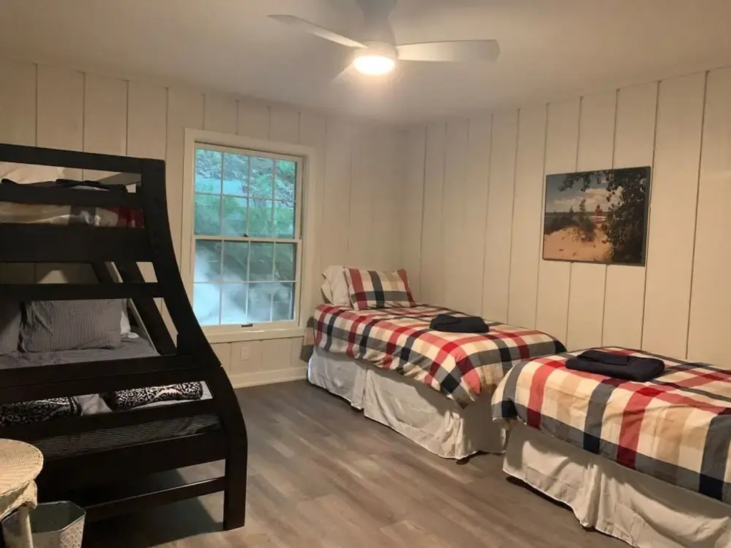 Beach View Cottage - On the Lake