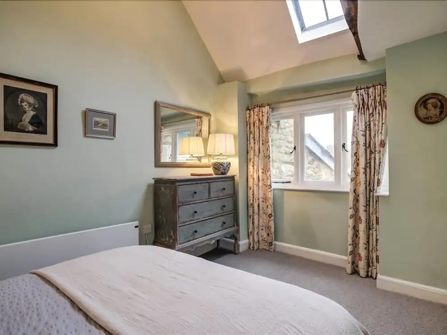 2 Lawrence Lane, BURFORD