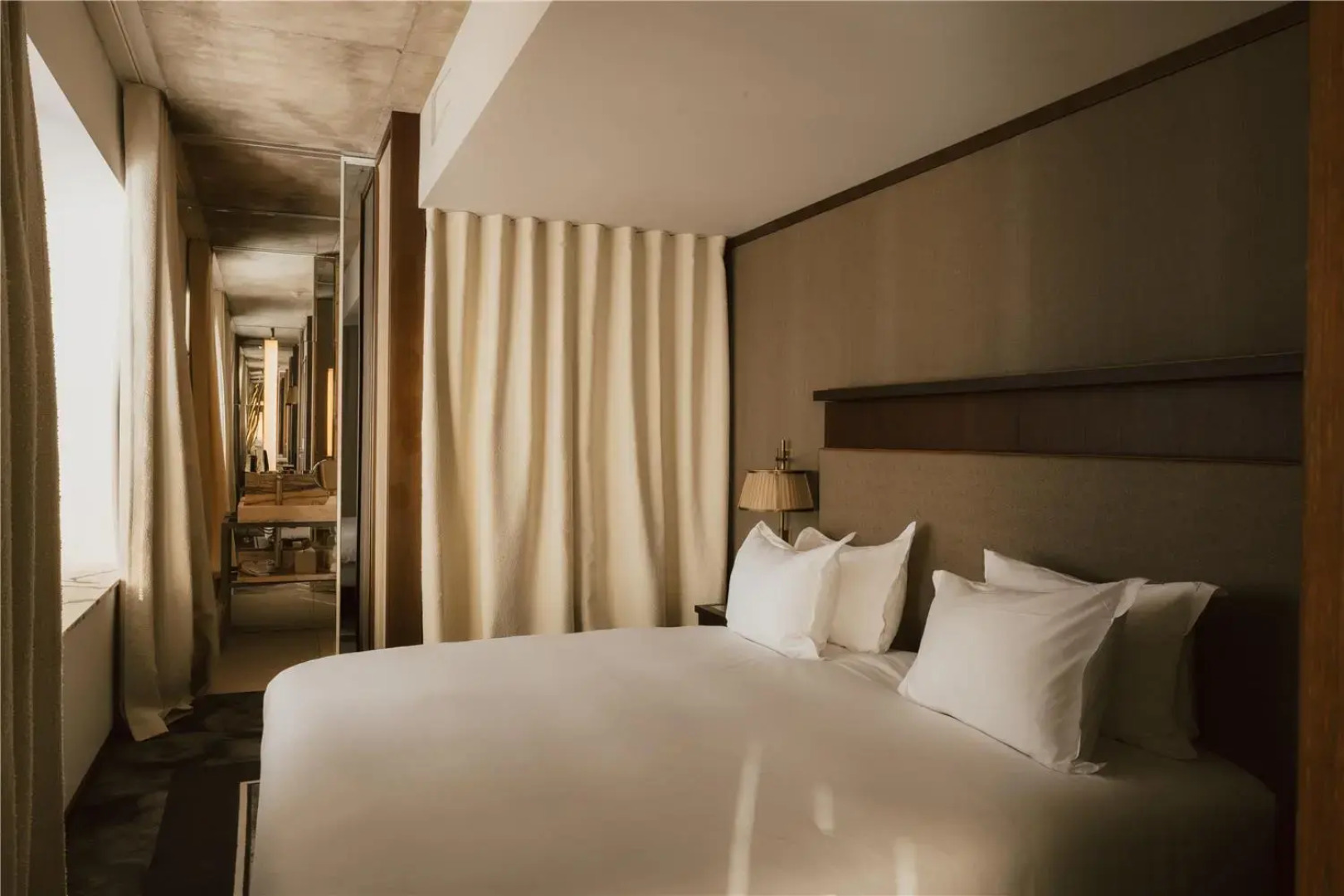 Maison Heler Metz, Curio Collection By Hilton