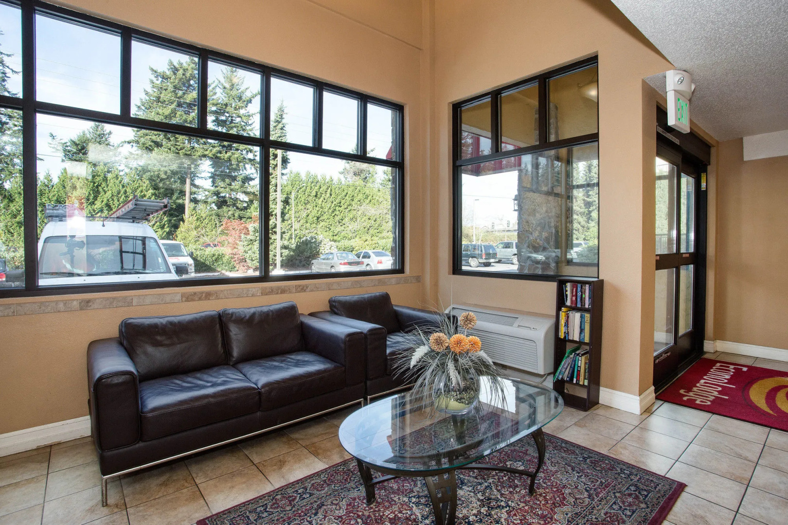 Econo Lodge Inn and Suites Bellingham