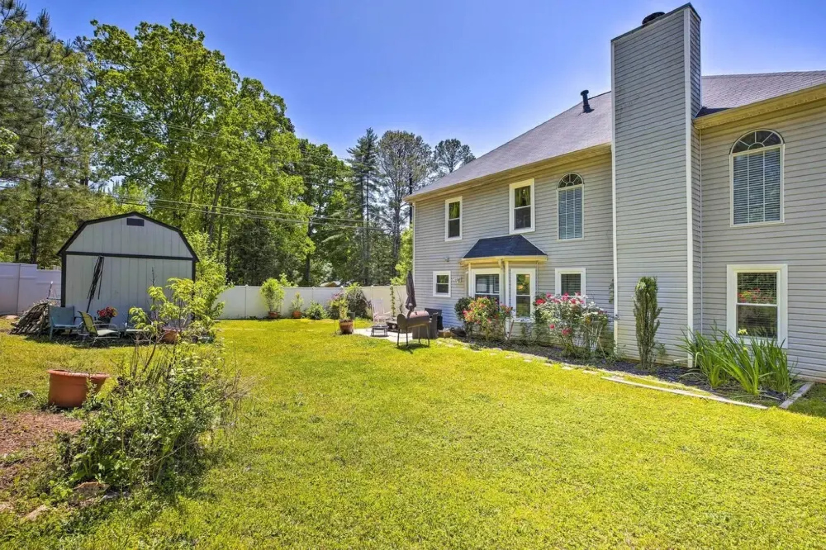 Pet-friendly Home w/ Yard ~ 15 Mi to Atlanta!