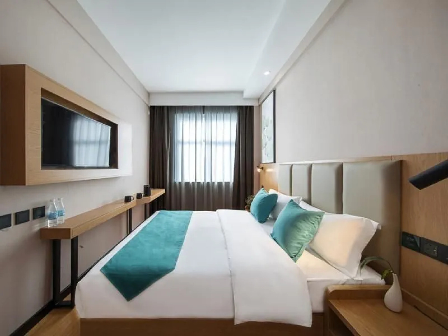 Green Tree Inn Tengchong Rehai Hot Spring Airport