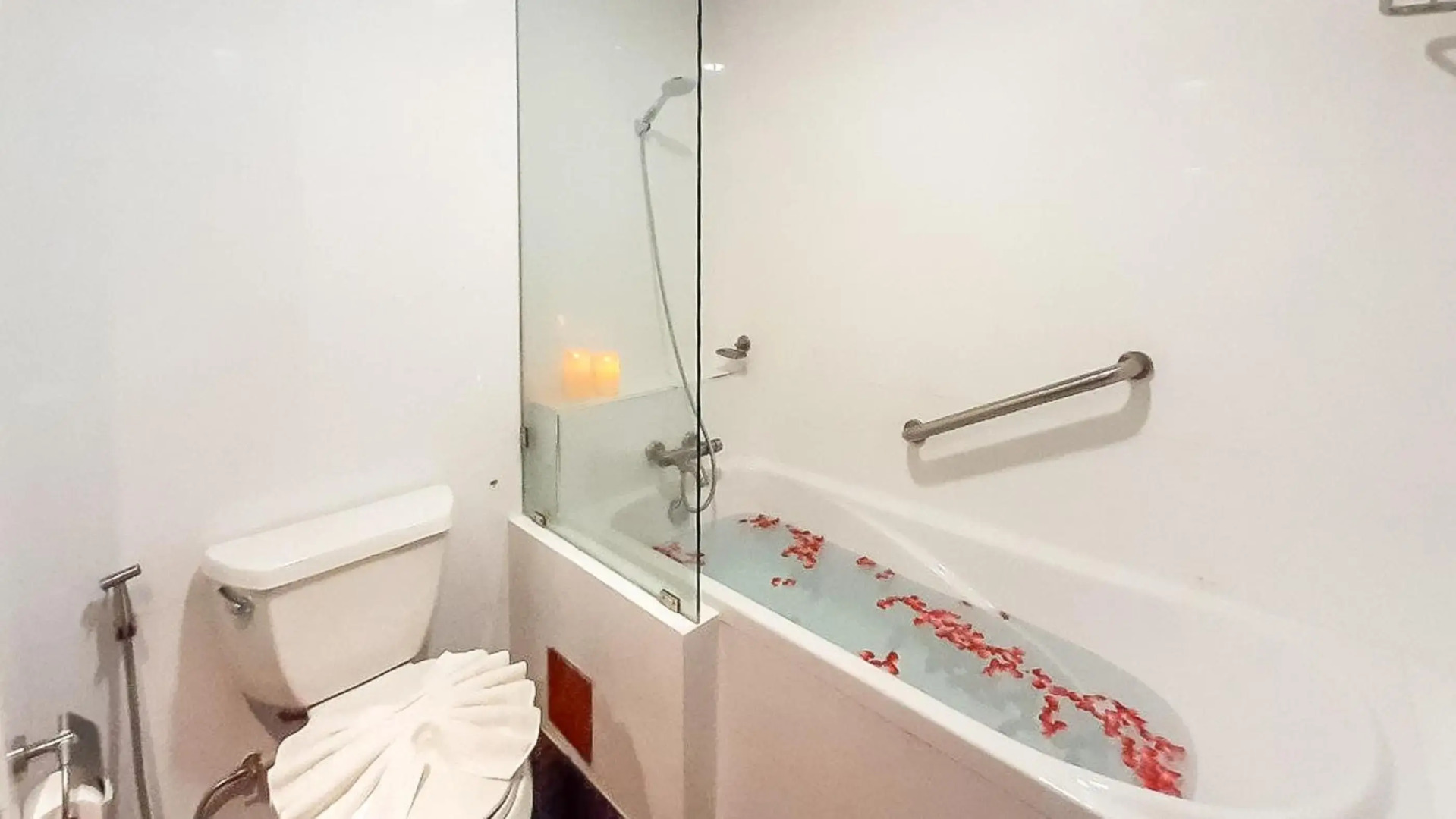 Ruean Phae Royal Park Hotel