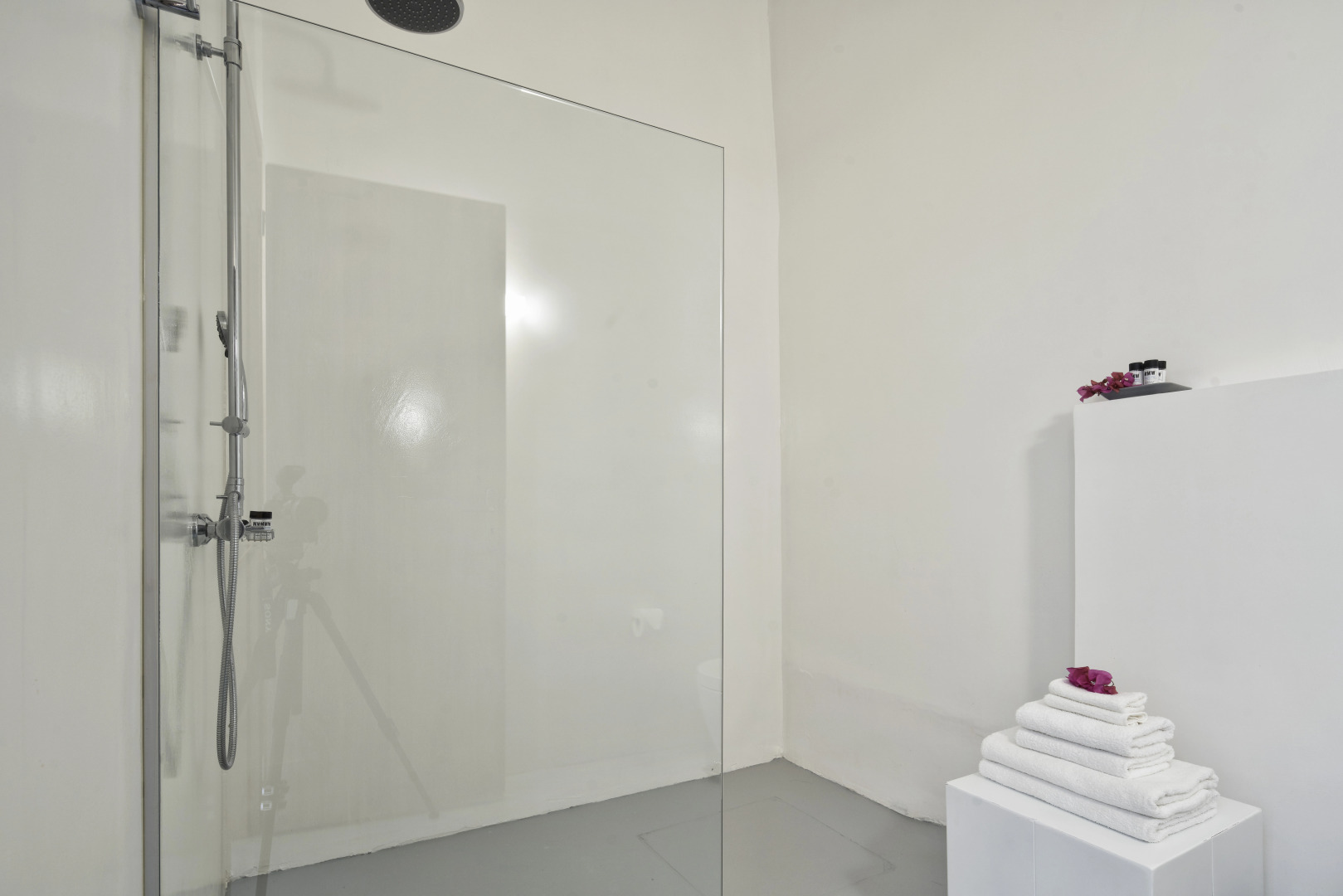 Mr & Mrs White Tinos