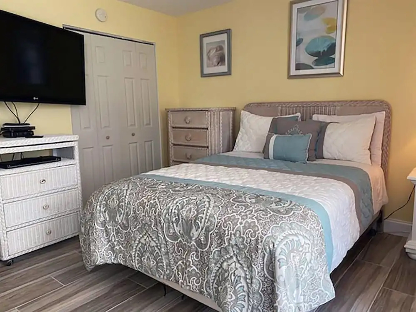 Sundial Beach Resort by Dream Vacation Rentals