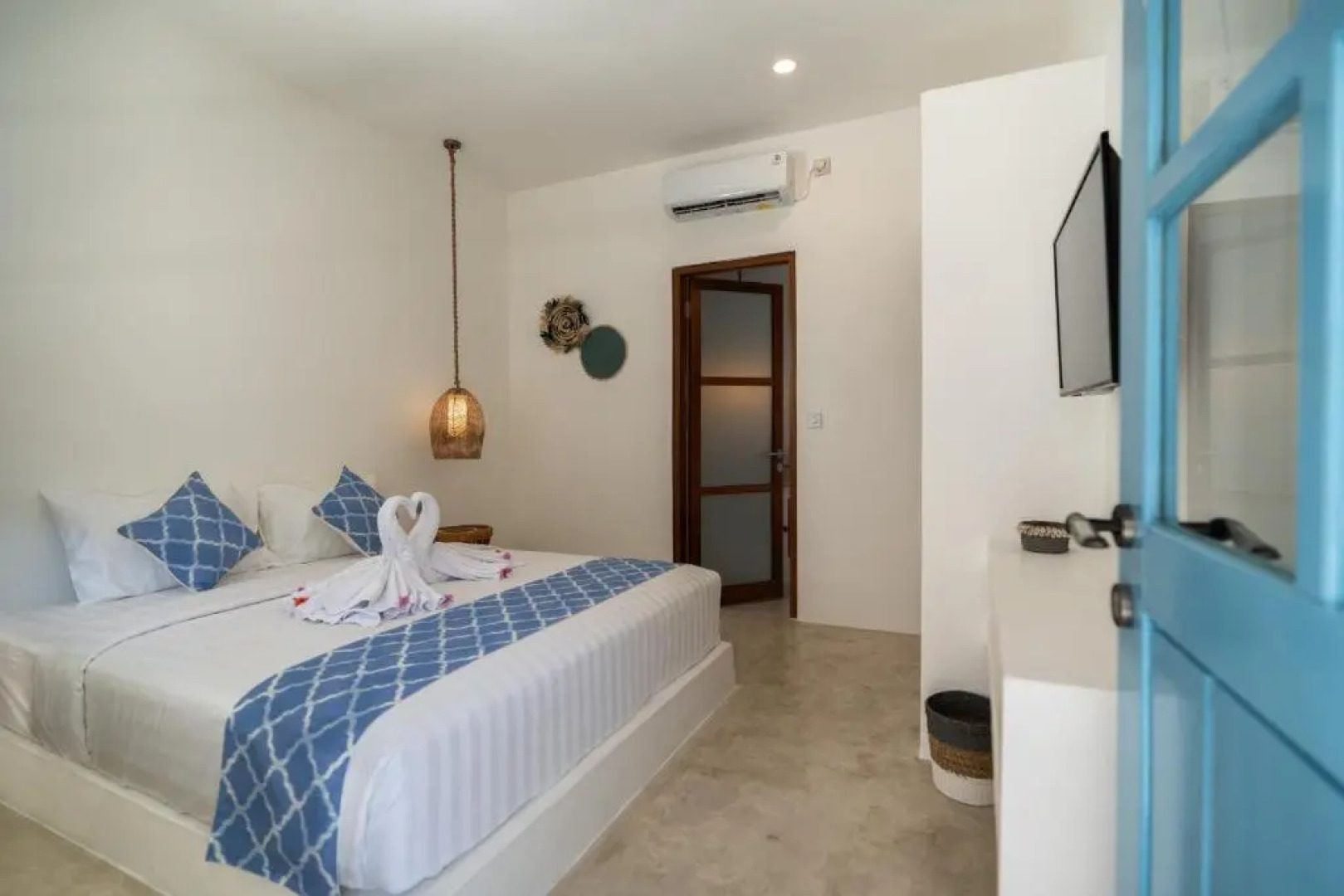 Seaesta Komodo Hotel & Hostel