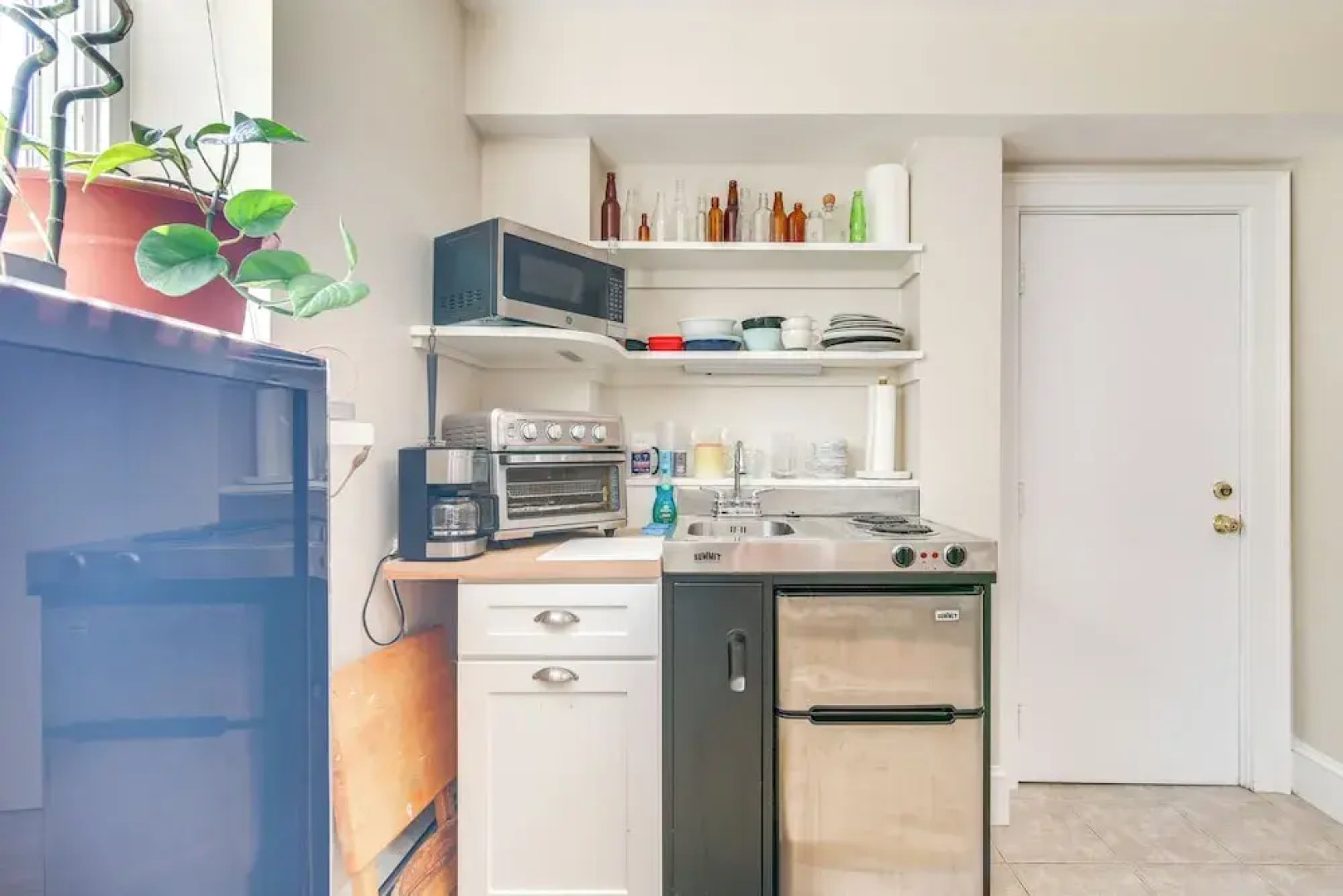 Pet-friendly Garden Studio ~ 25 Mi to Boston!