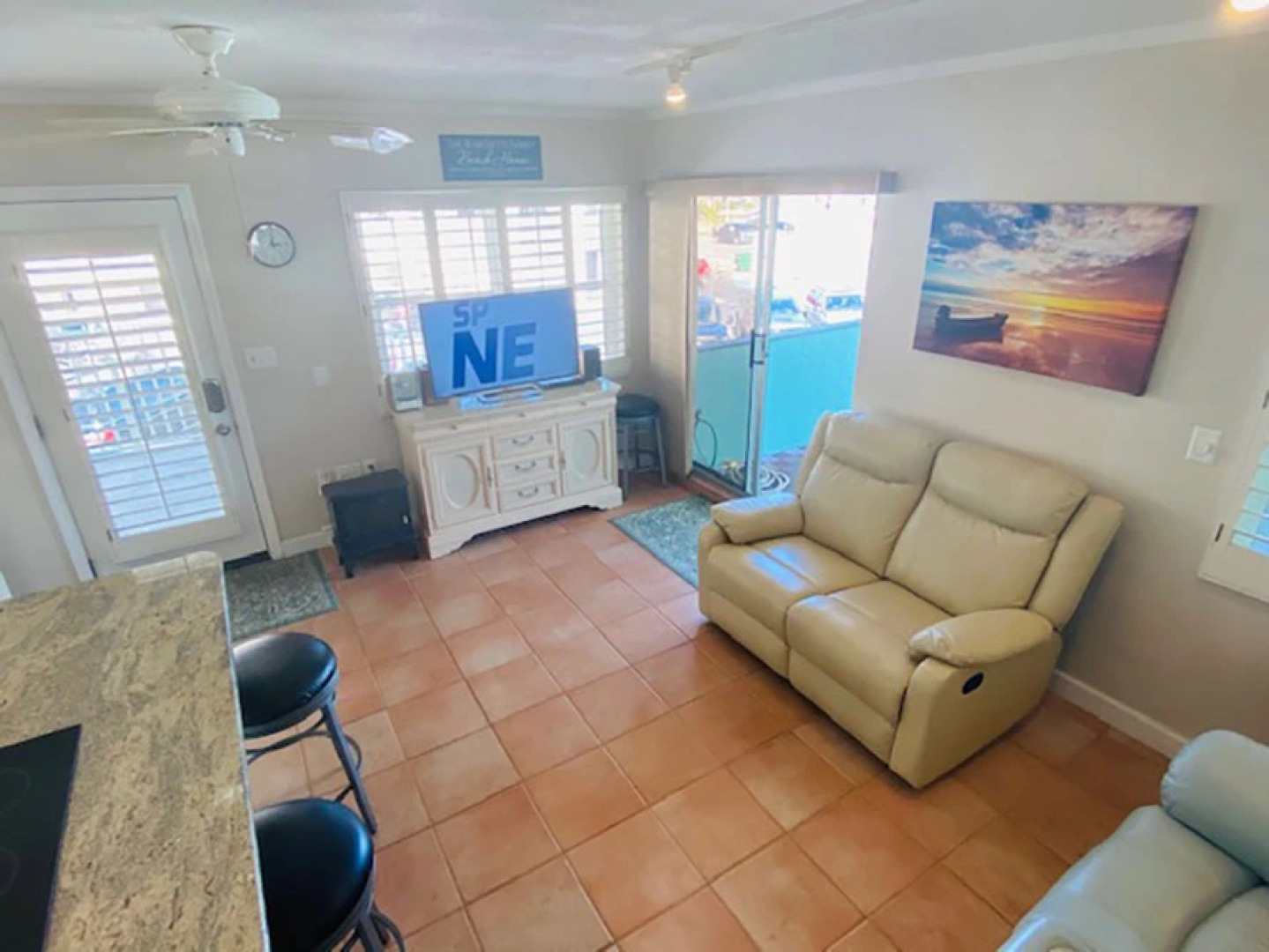 Redington Directly on the Beach Sea Rocket WiFi Parking 30