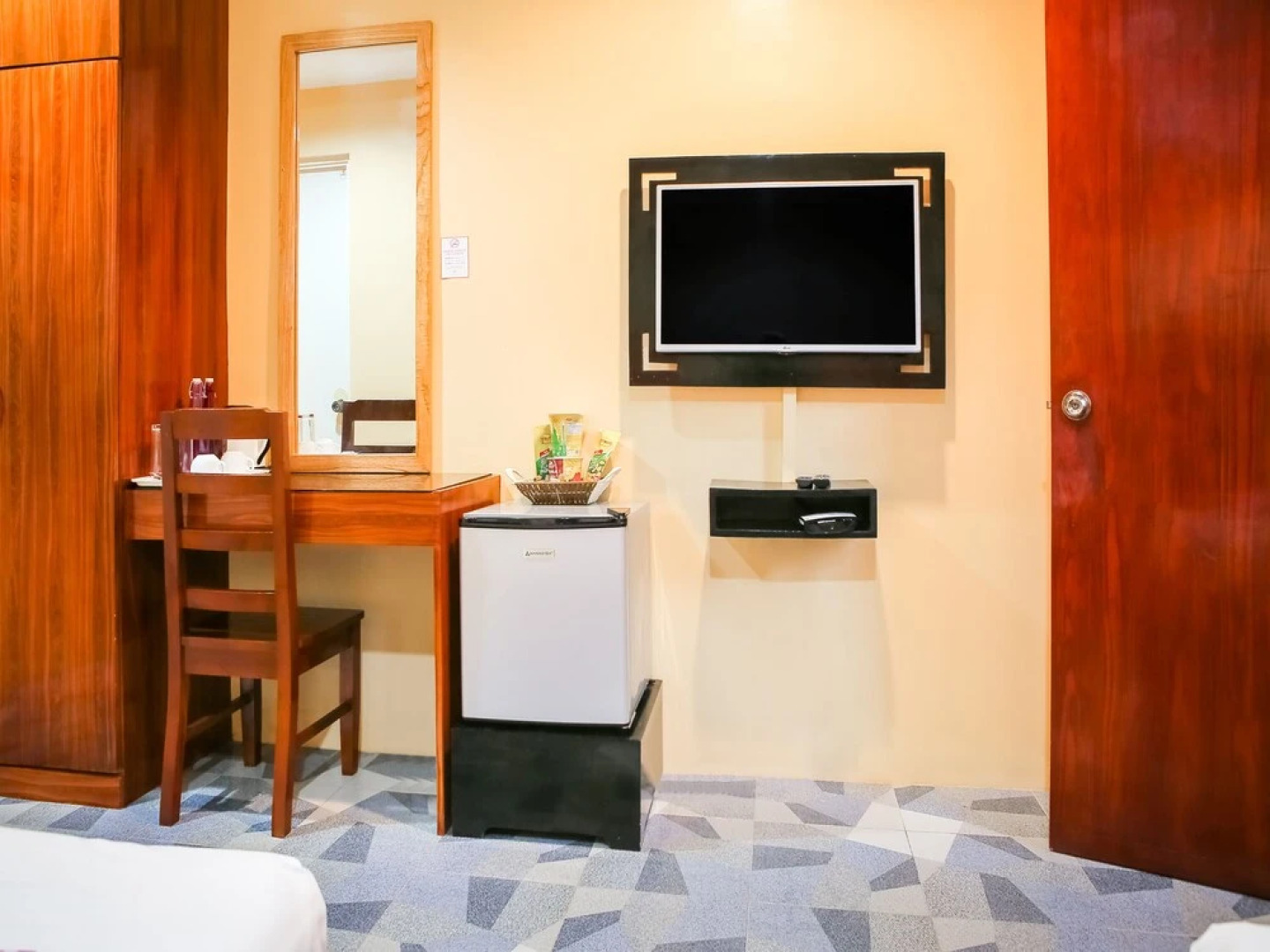 OYO 484 Gonzala Suites