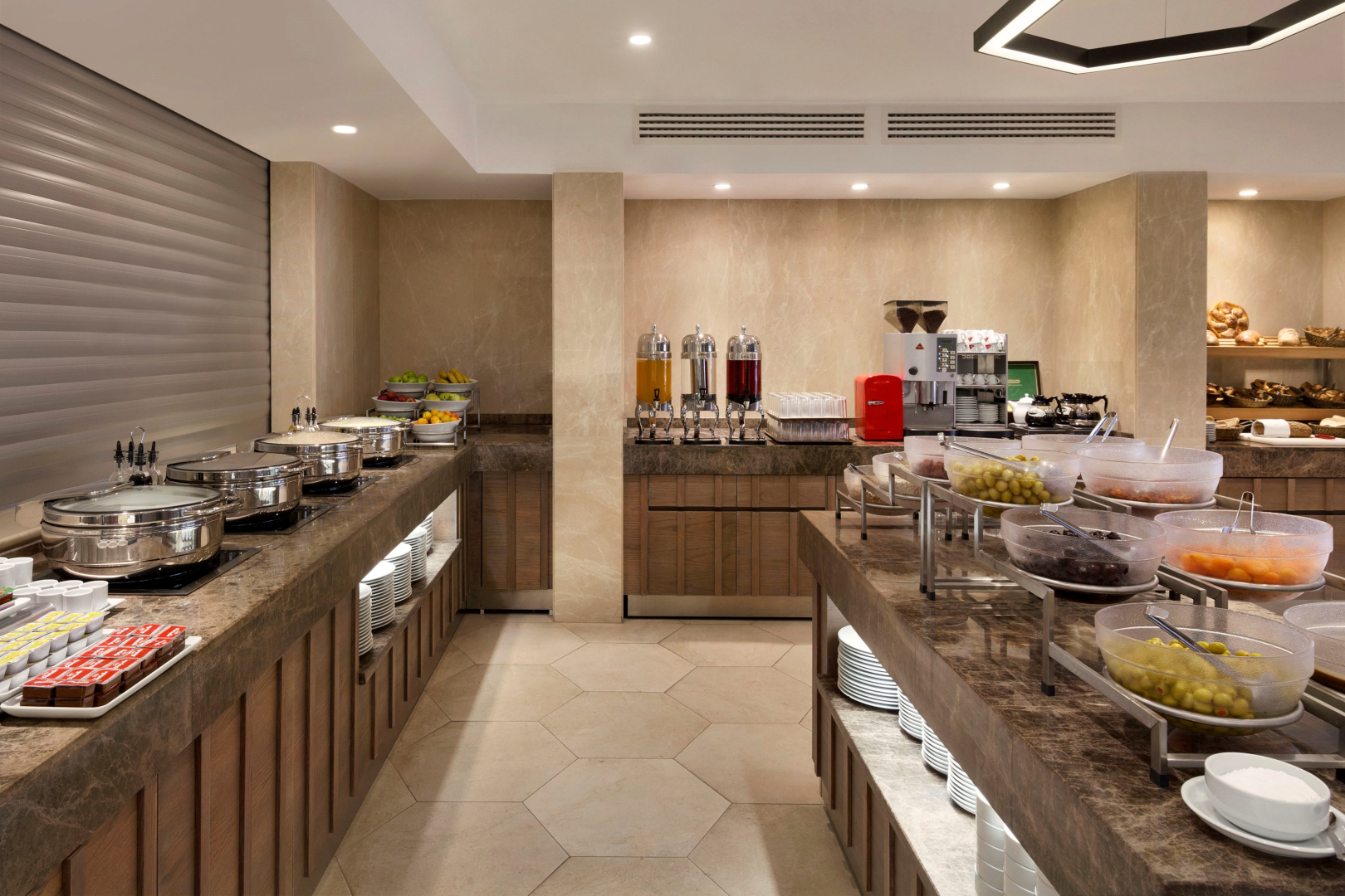 Grander Inn & Suites