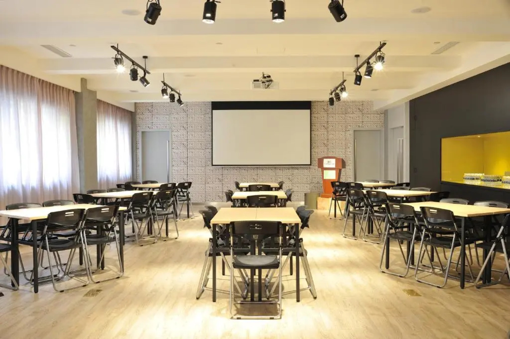 Отель Campanile Shanghai Natural History Museum