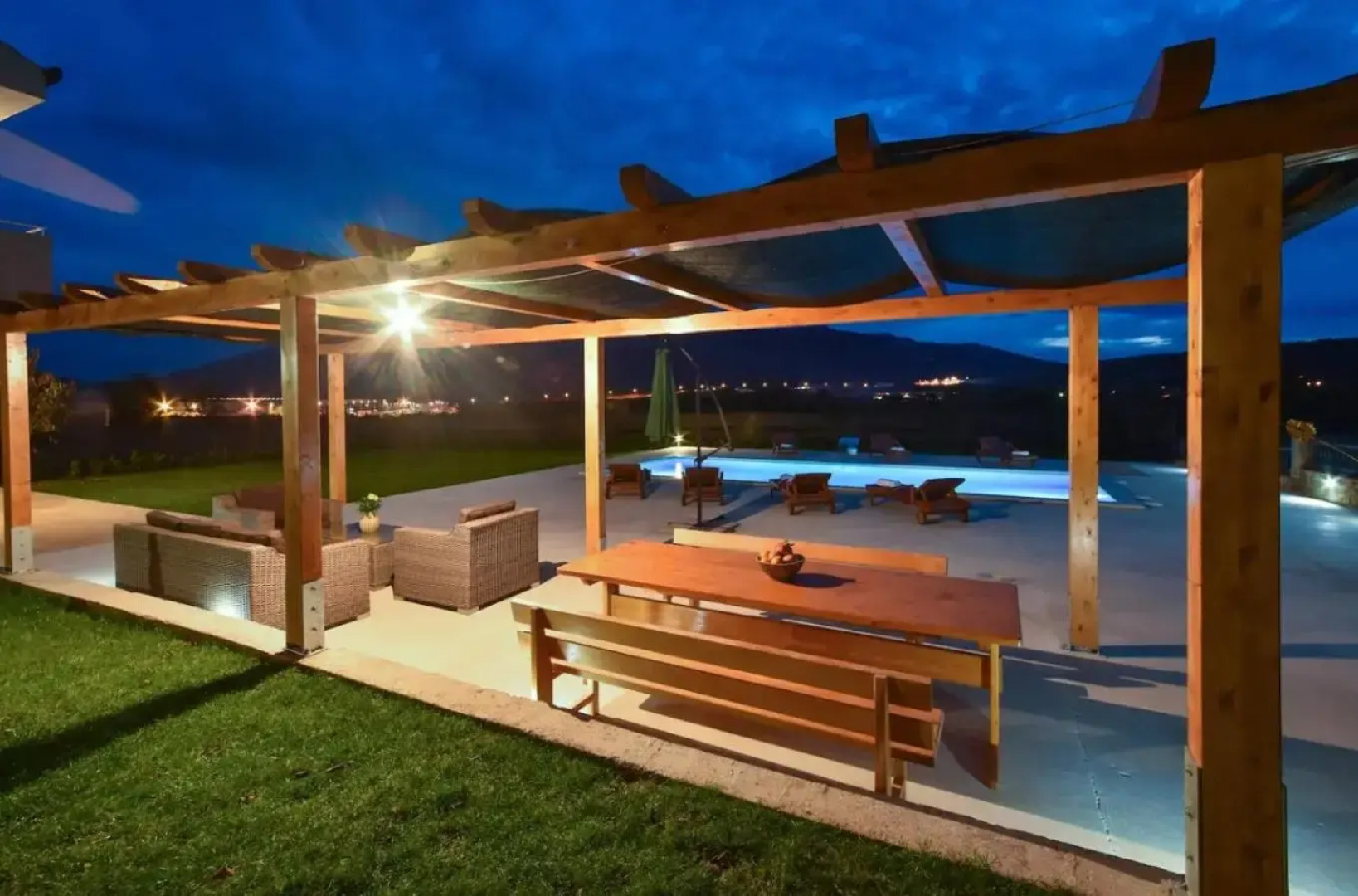 Holiday house with a swimming pool Dugopolje, Zagora - 19033