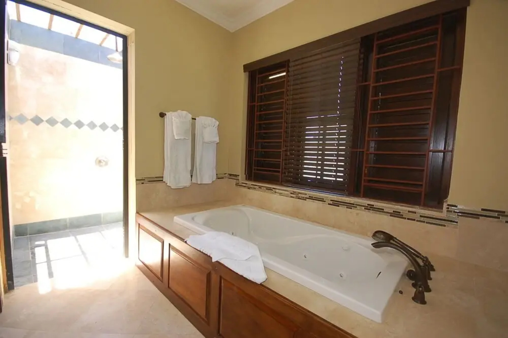 Mai Tai Villa, 4BR by Jamaican Treasures