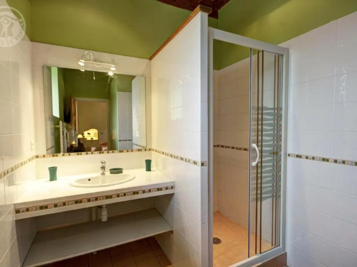 Gîte Chalain-le-Comtal, 5 pièces, 10 personnes - FR-1-496-48