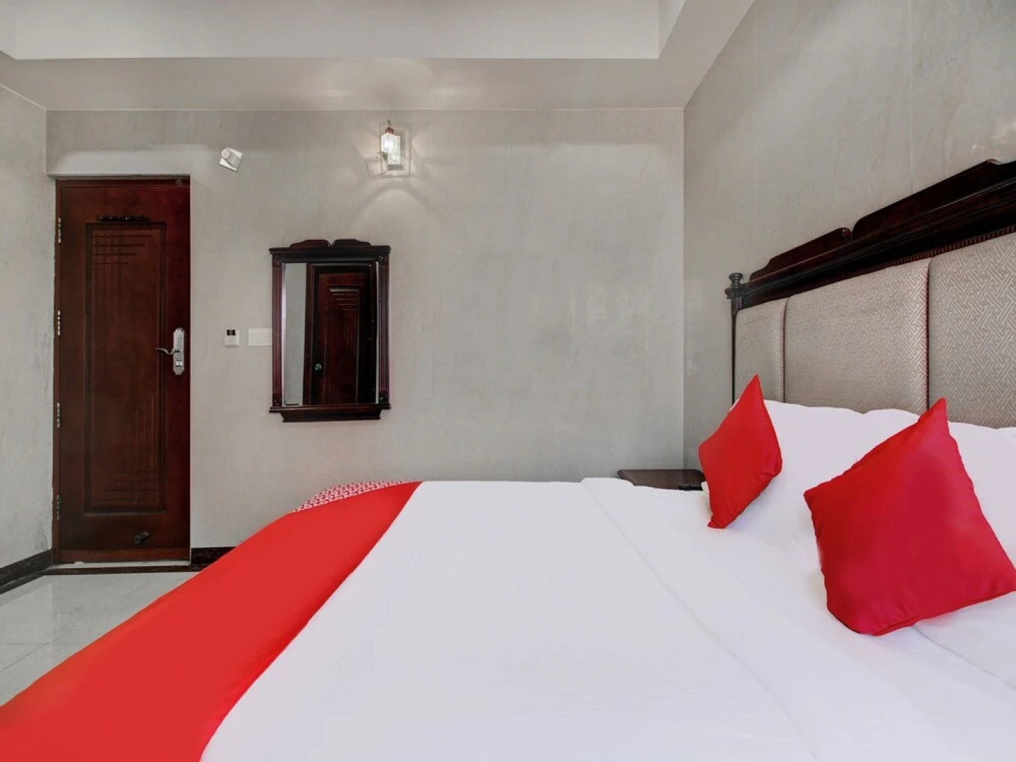 Oyo 30562 Ni Ambaari Elite