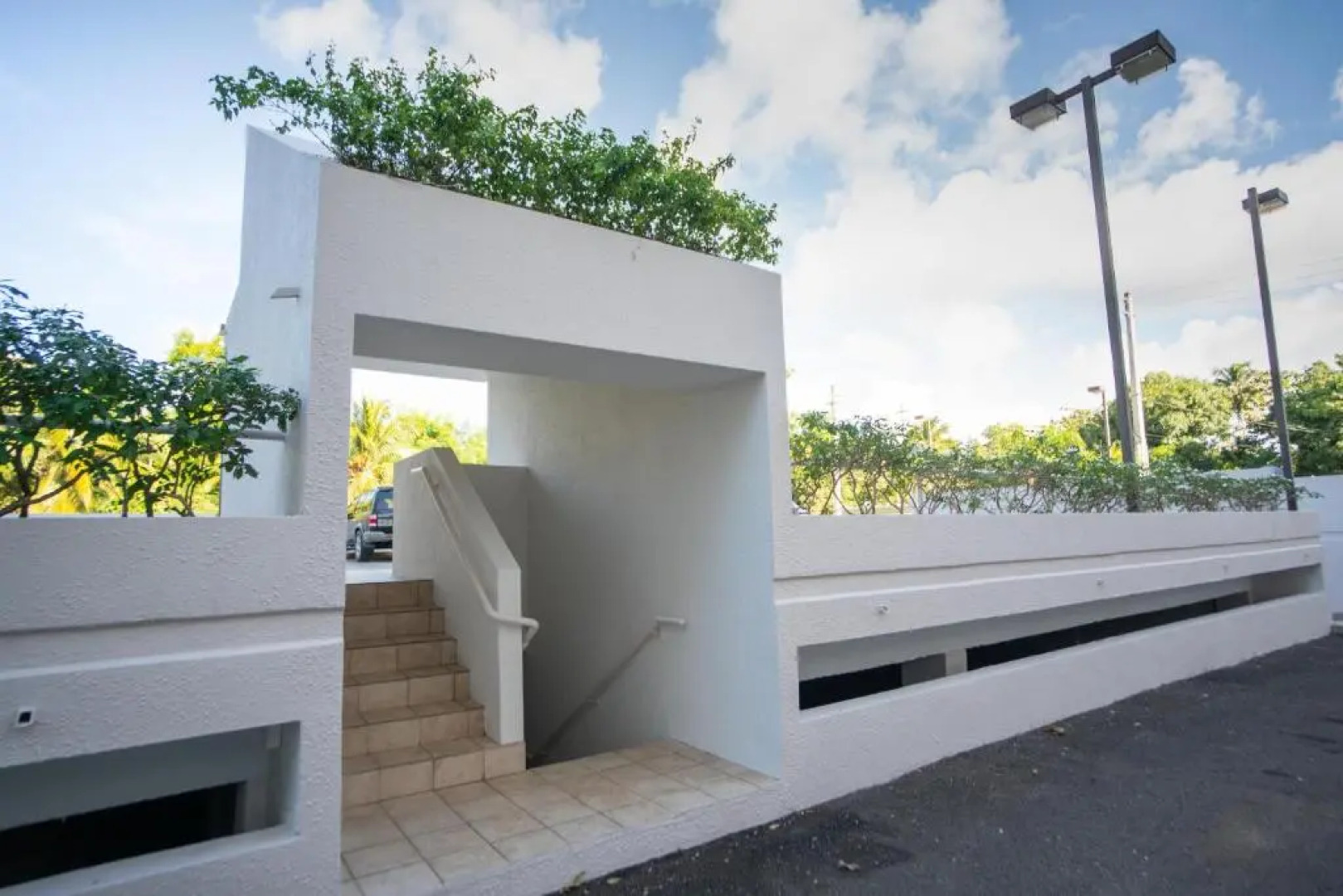 Beachfront 2 bdr apt with beautiful views