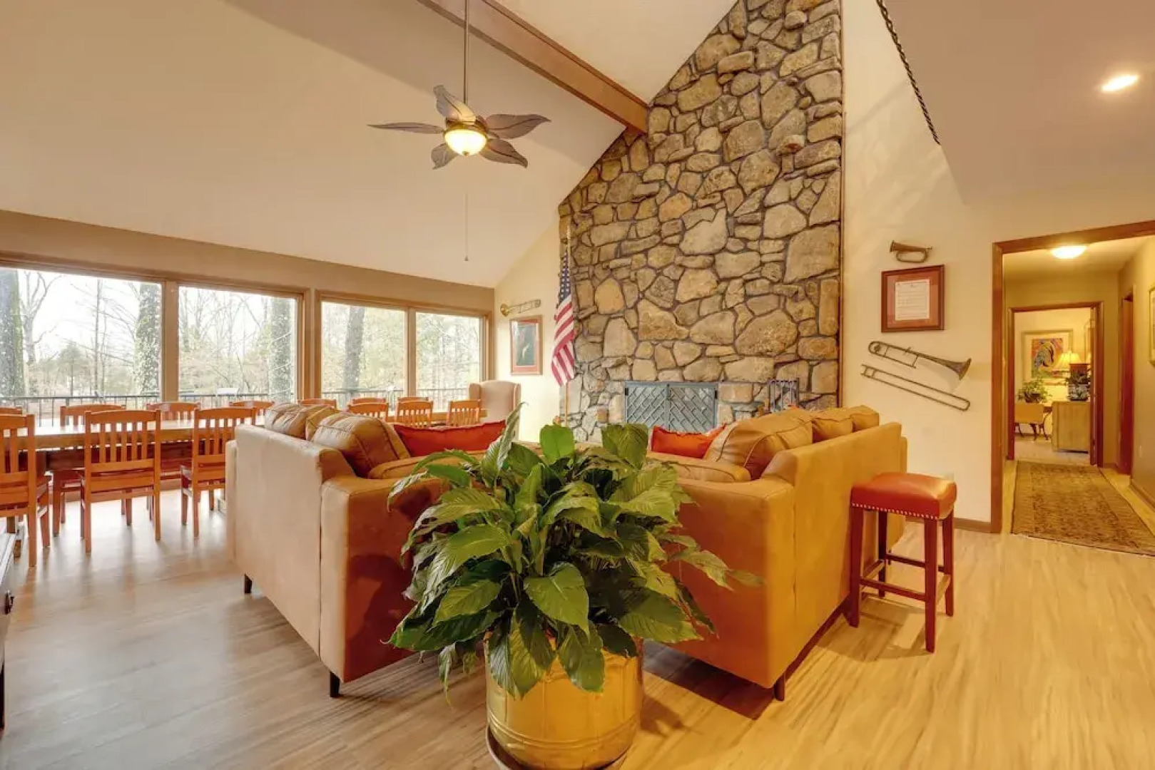 Stunning Southaven Estate: Pool & Spacious Deck!