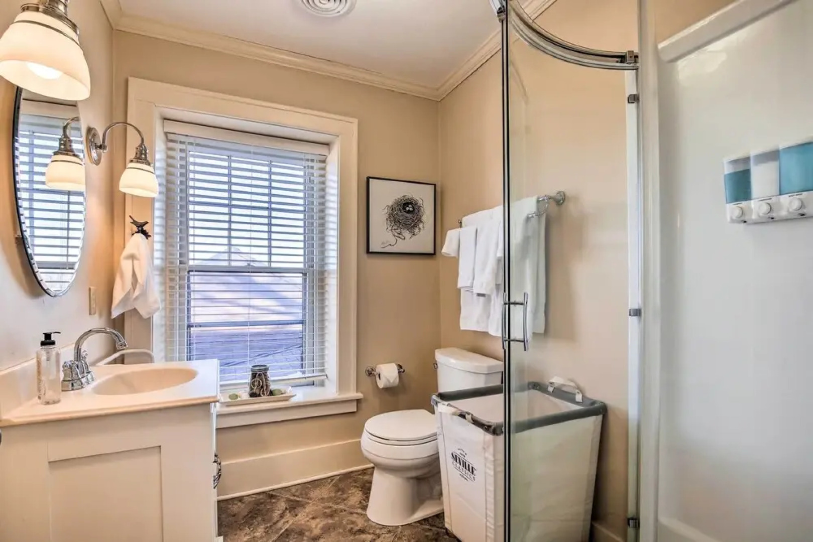 Pet-friendly Home: Grill & Fire Pit in Manhattan