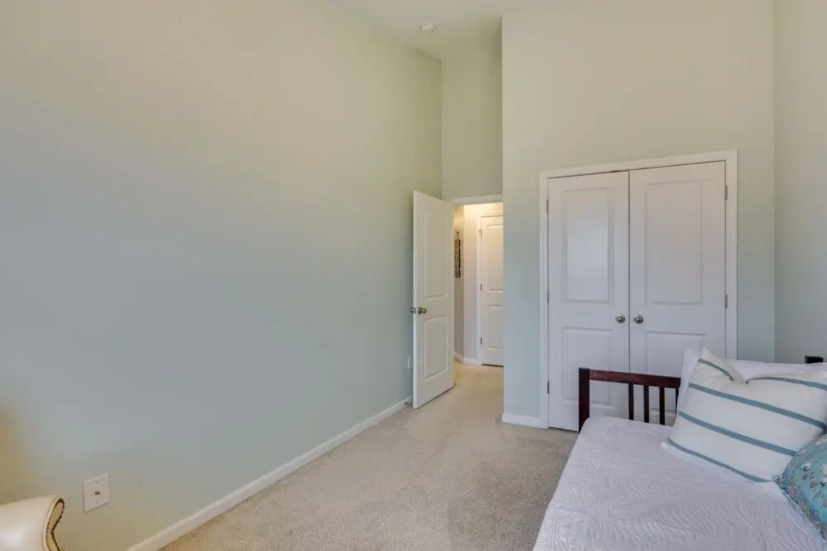 Sweet Dreamin Townhome ~ 7 Mi to Beach!