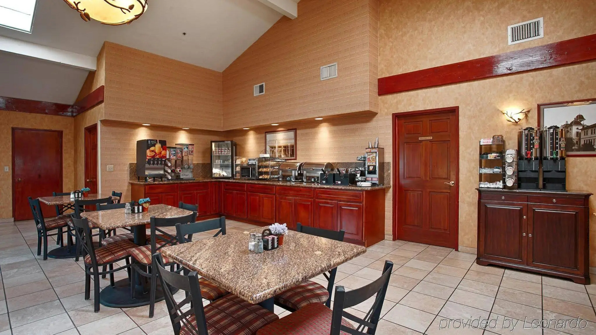 Best Western Plus Forest Park Inn