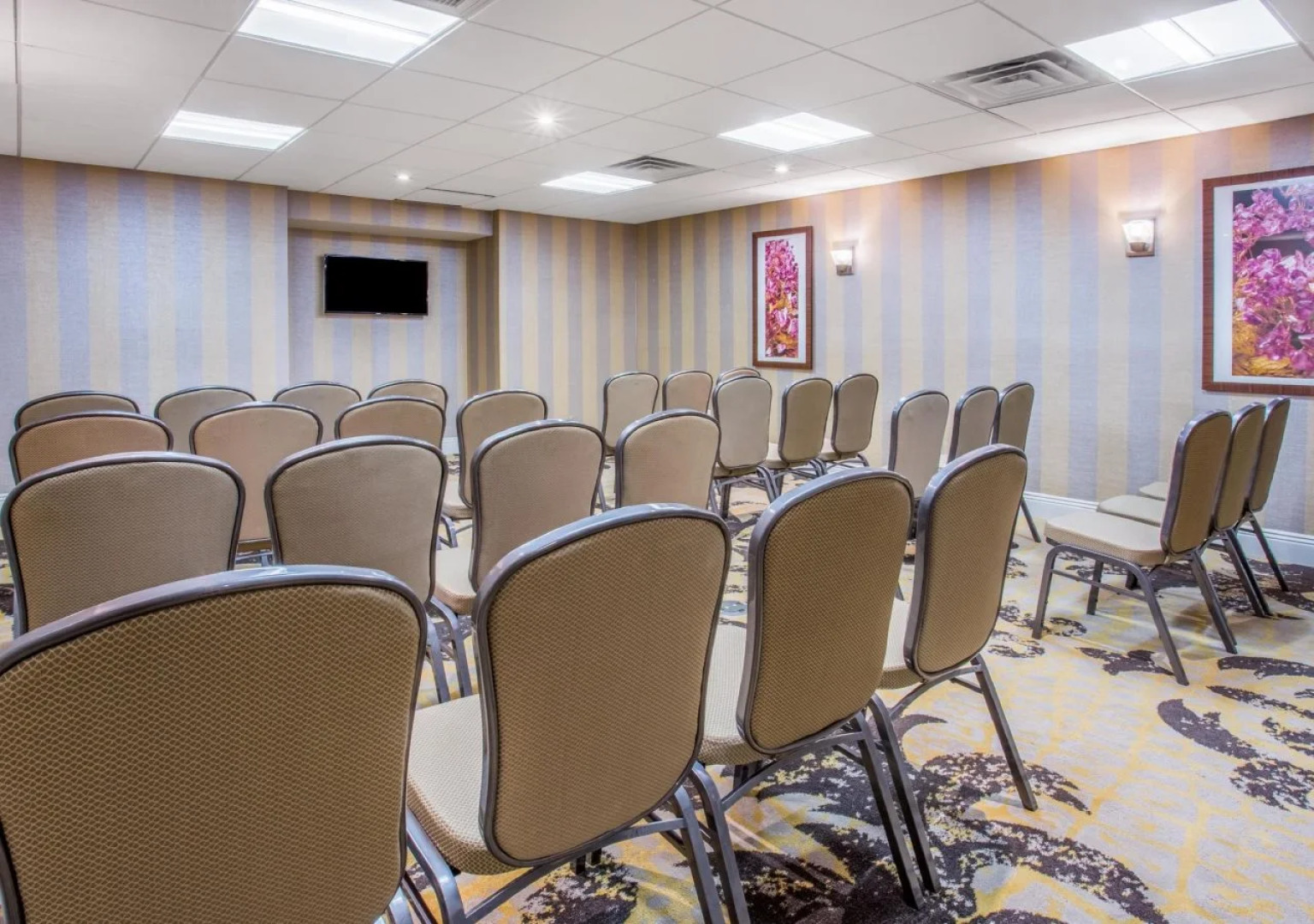 Crowne Plaza Saddle Brook by IHG