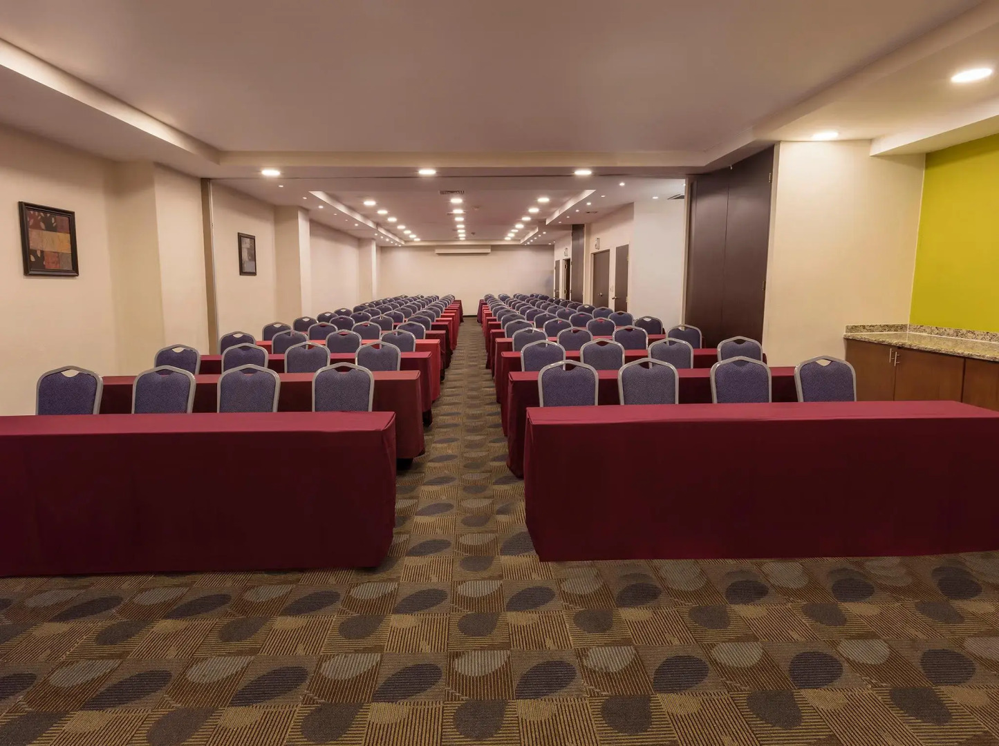 Krystal Urban Monterrey San Jerónimo