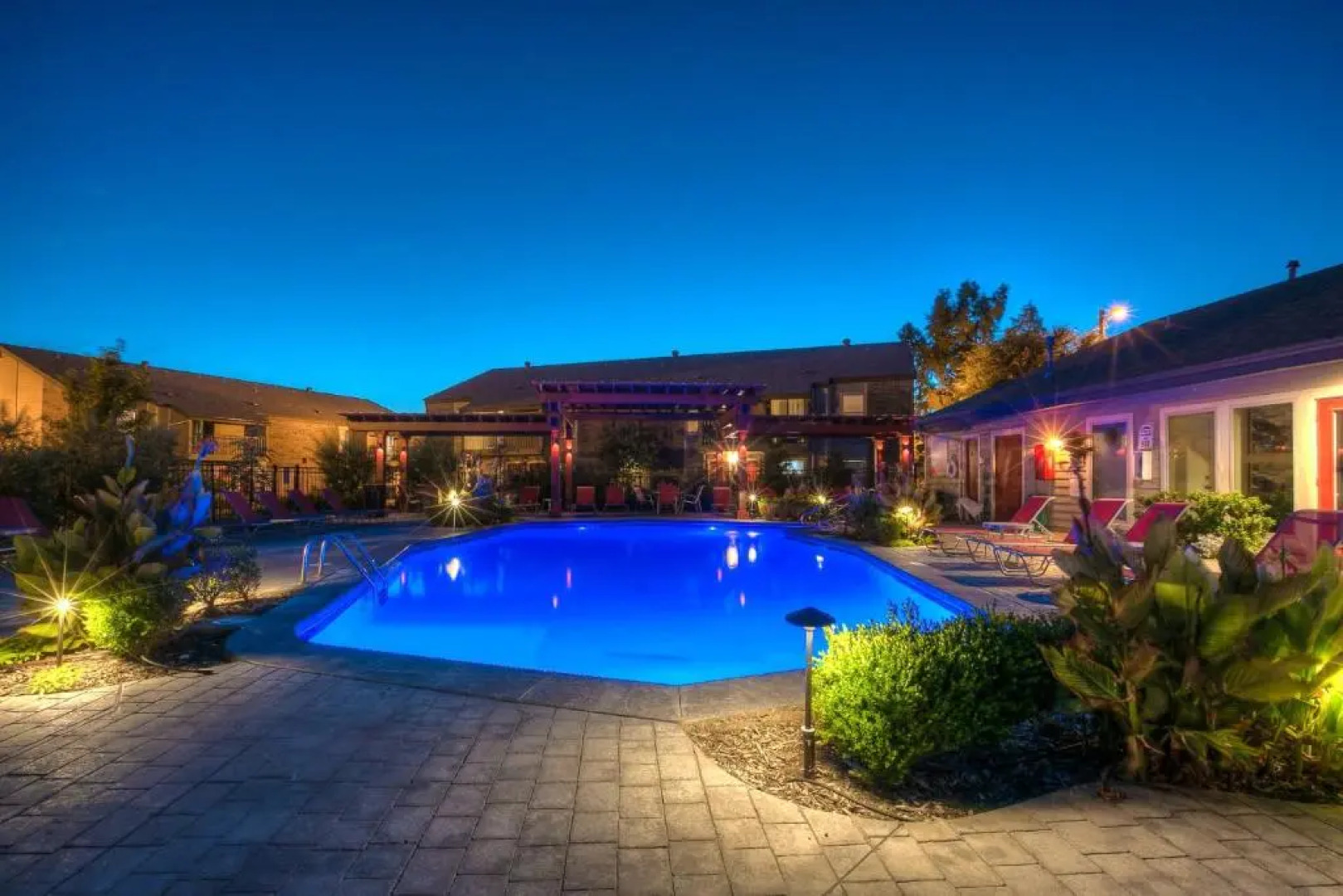 OU Boomer, Pool & Gym, BBQ, Netflix, 100mb Internet, Washer & Dryer