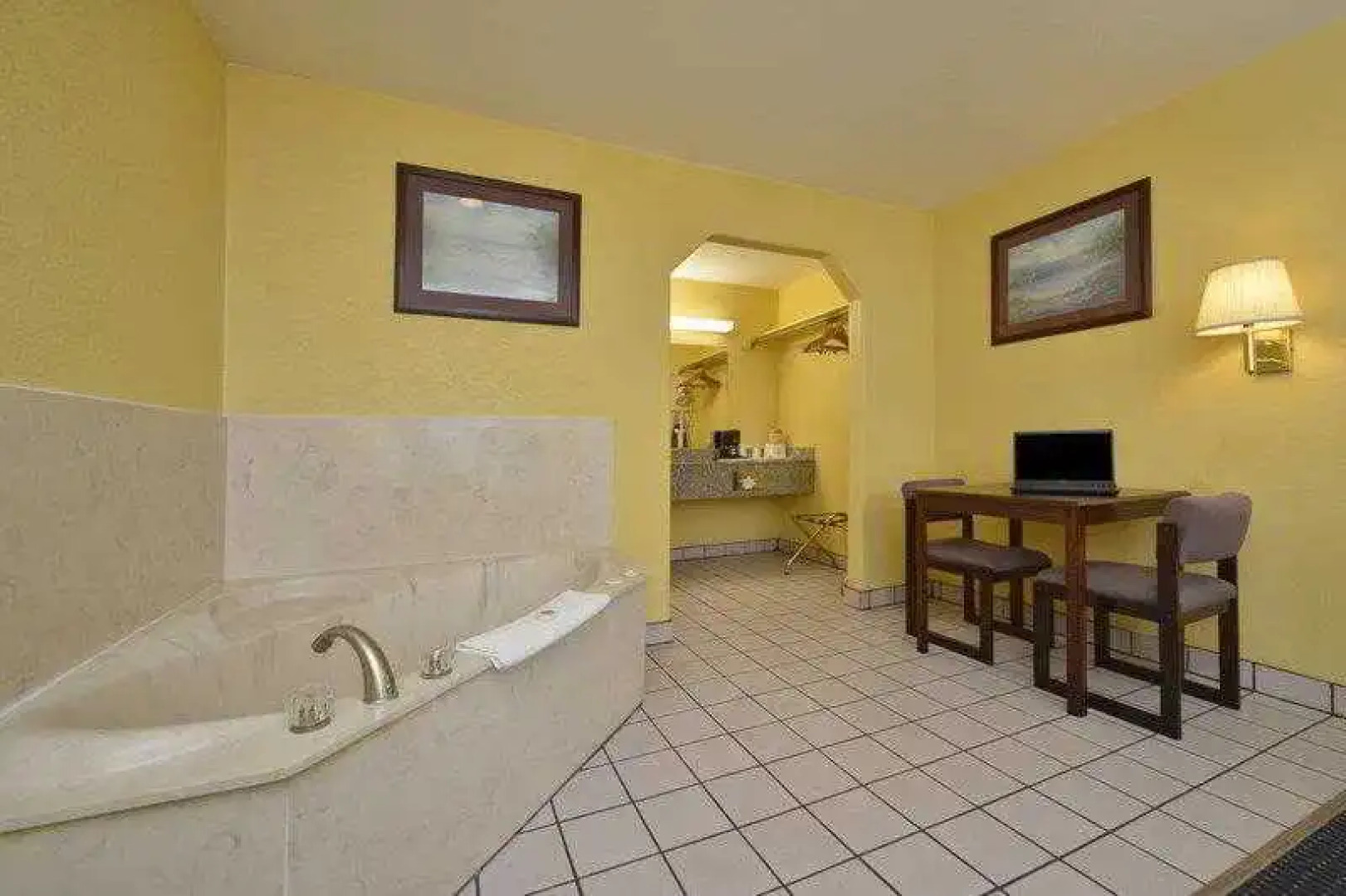 Gun Barrel Executive Inn