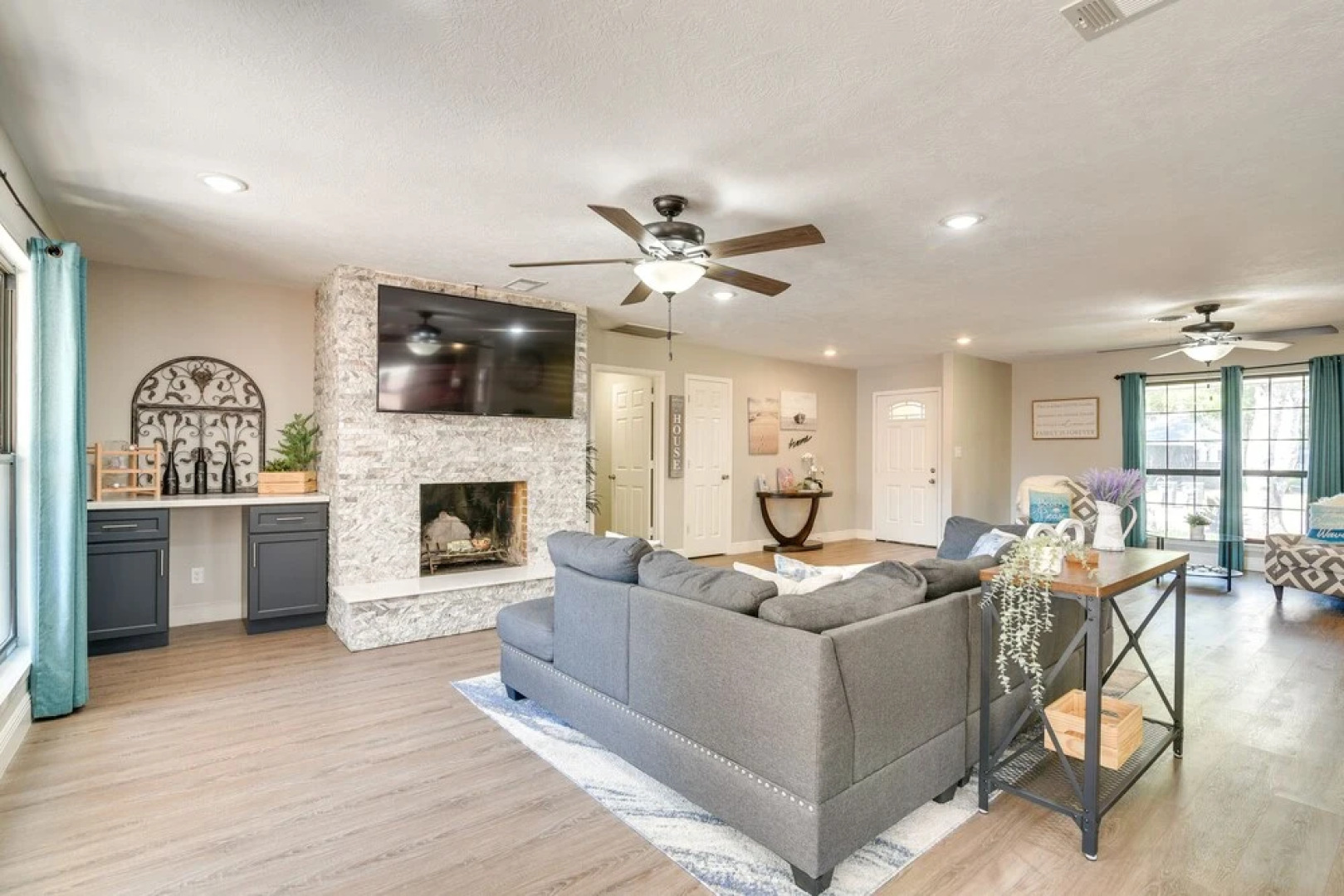 Seabrook Getaway: 5 Mi to Nasa Control Center!