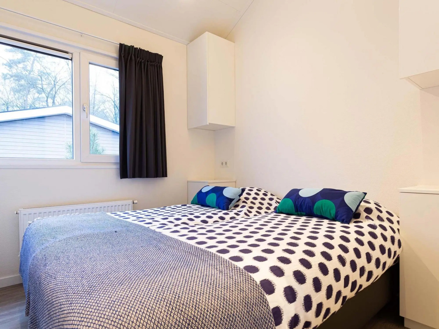 Nice chalet with outdoor sauna and spa, in a holiday park, near the Veluwe