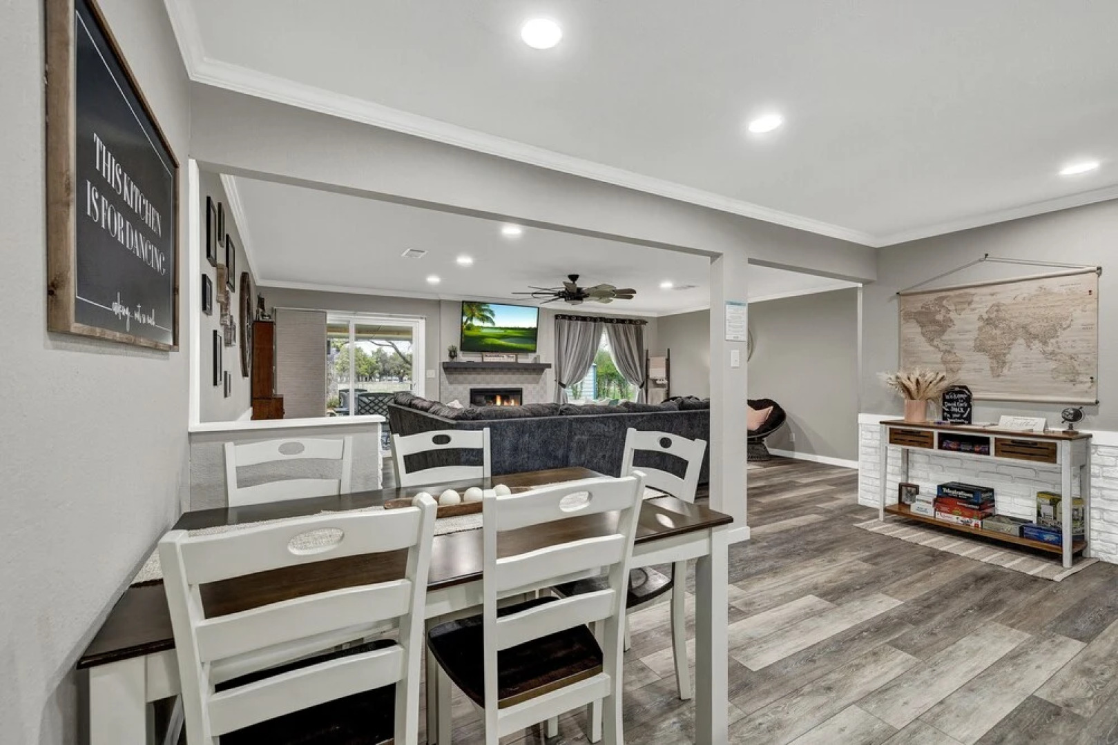 Charming Oasis Hot Tub & Fire Pit - 1mi to Dwntn