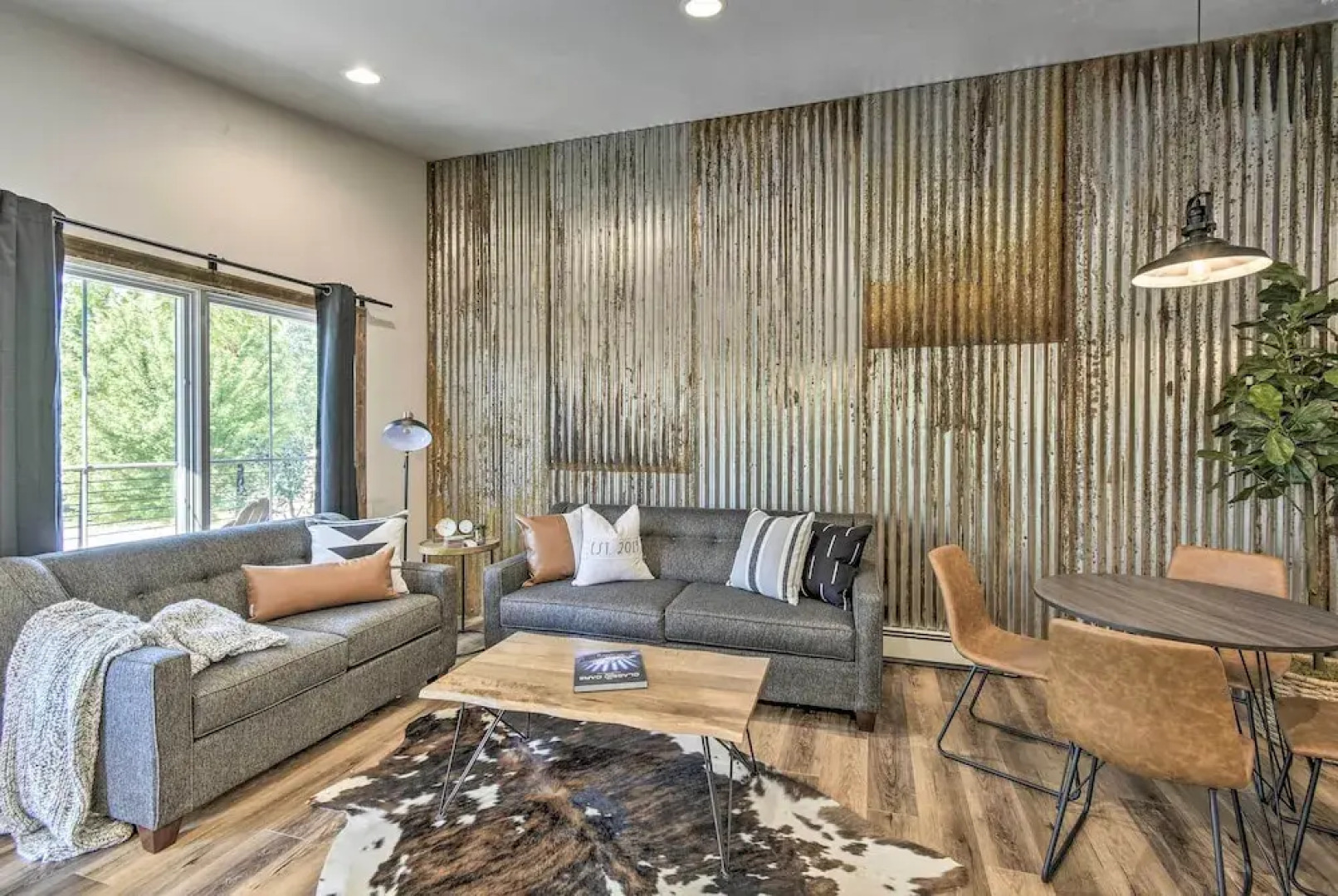 Elkhart Lake Townhome, Mins to Road America!