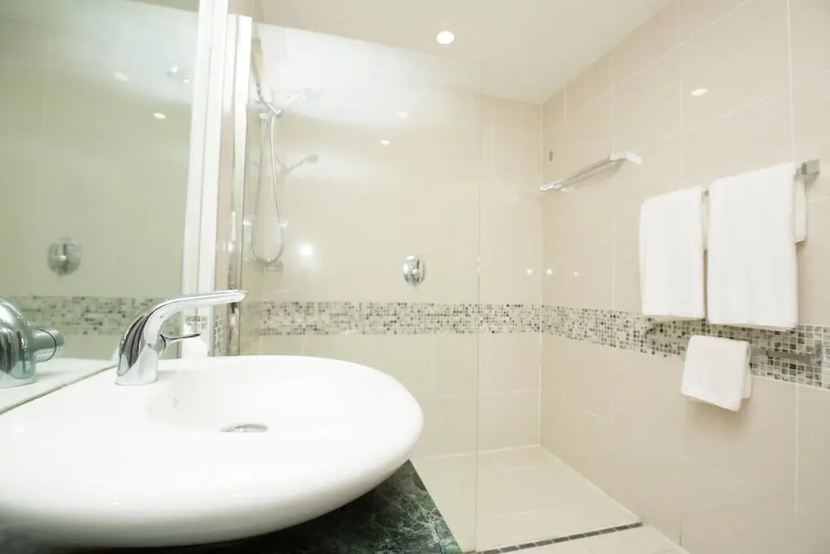 Ela Beach Hotel & Apartments