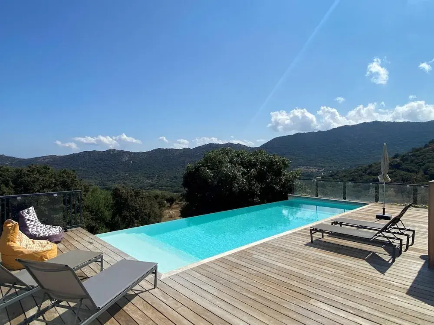 Beautiful Villa With Pool and sea View