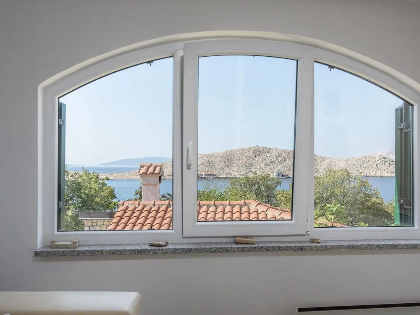 Nice Summer House With sea View, Jacuzzi, Private Garden