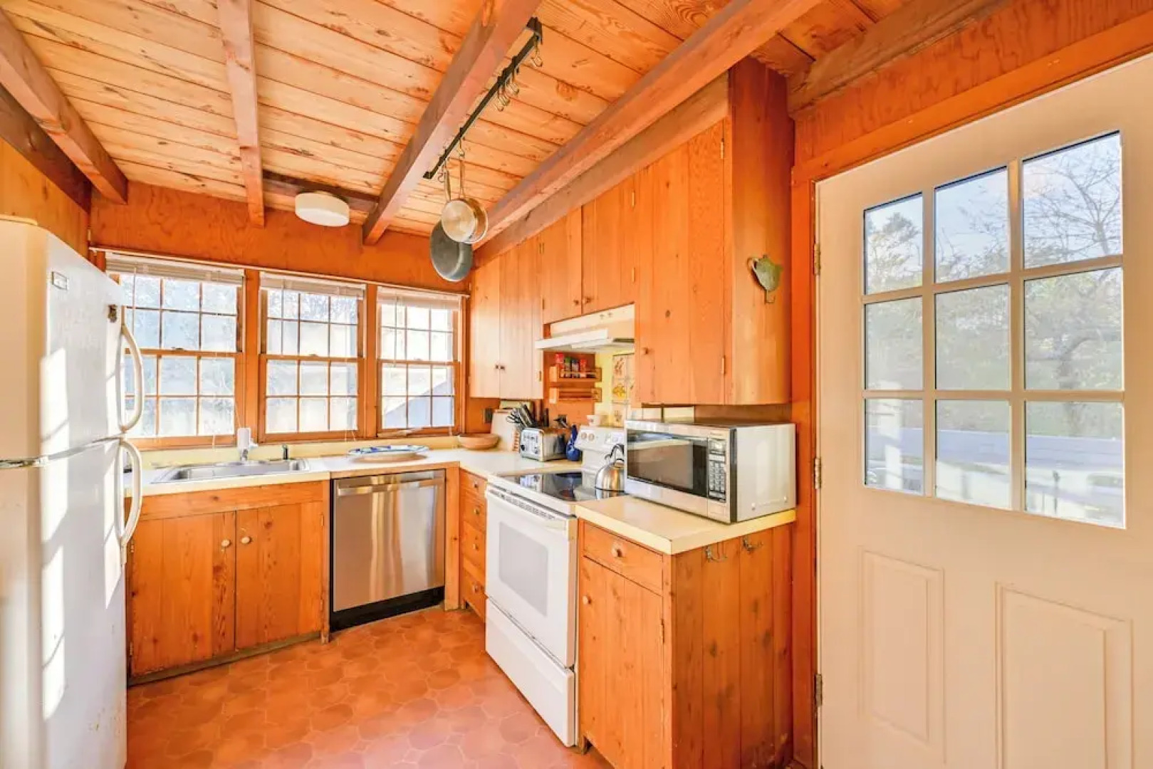 Walk to Amagansett Beach: Cottage w/ Deck!