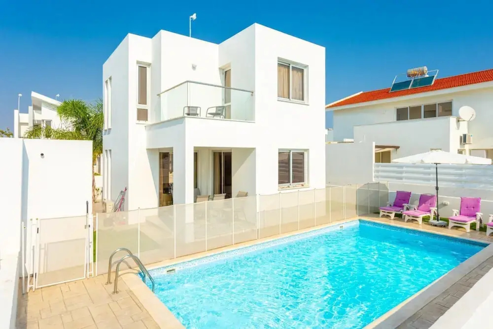 Colonian Villa in Perivolia