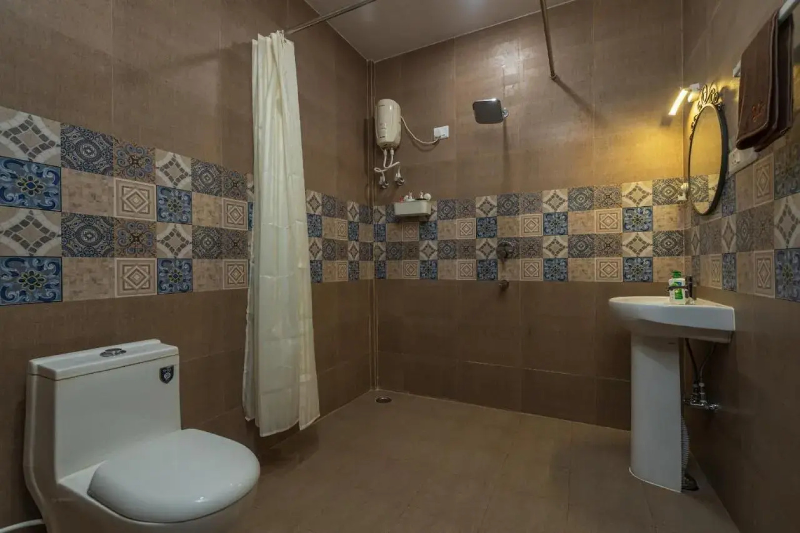 Saffronstays Sunglade