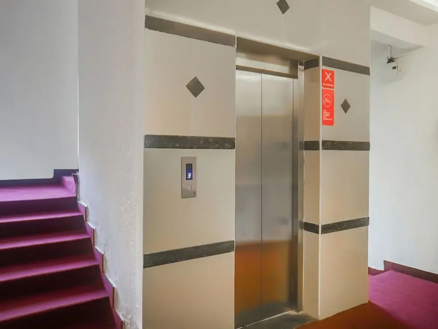 OYO 11551 Hotel Pioneer 2