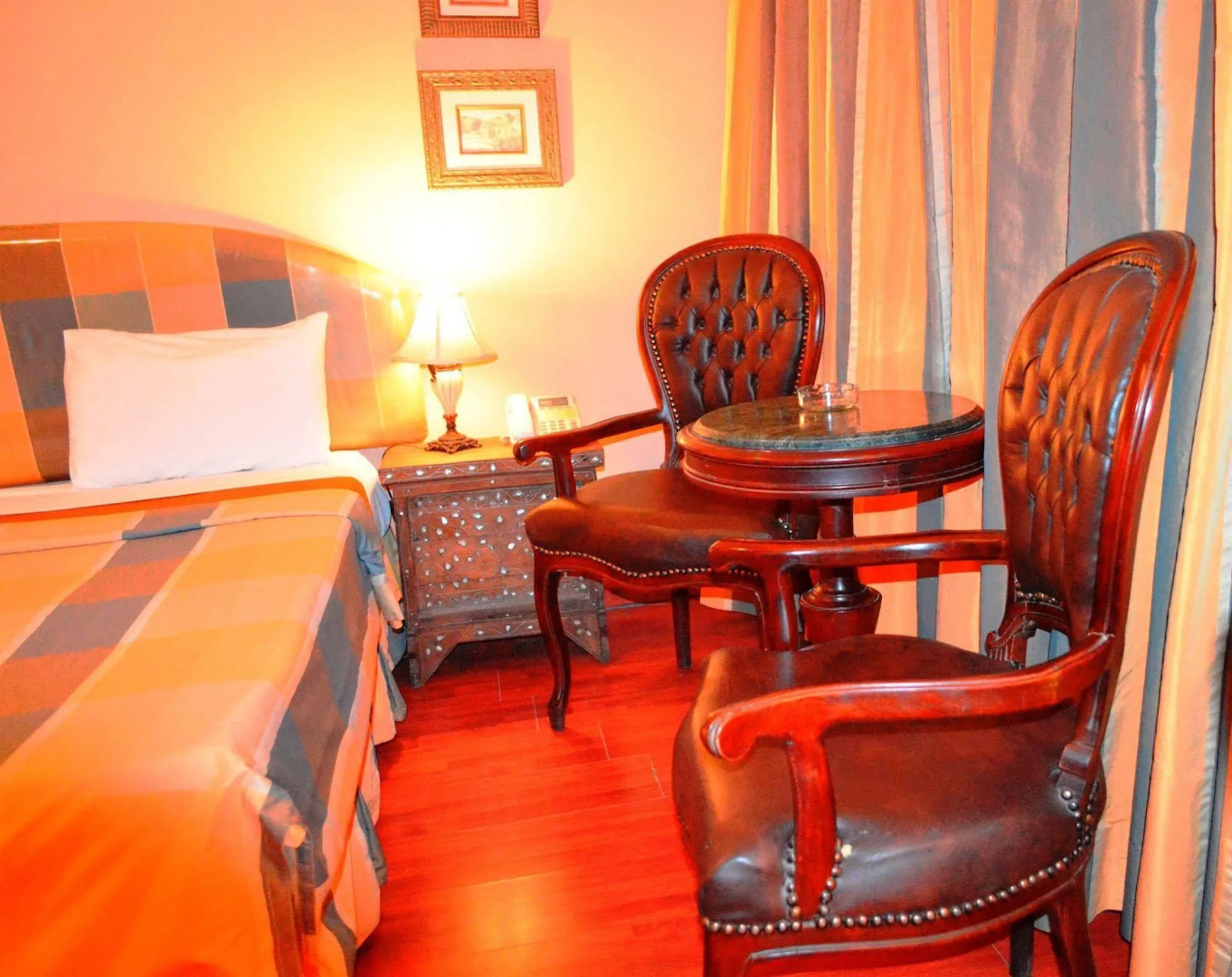 Gondola Hotel and Suites