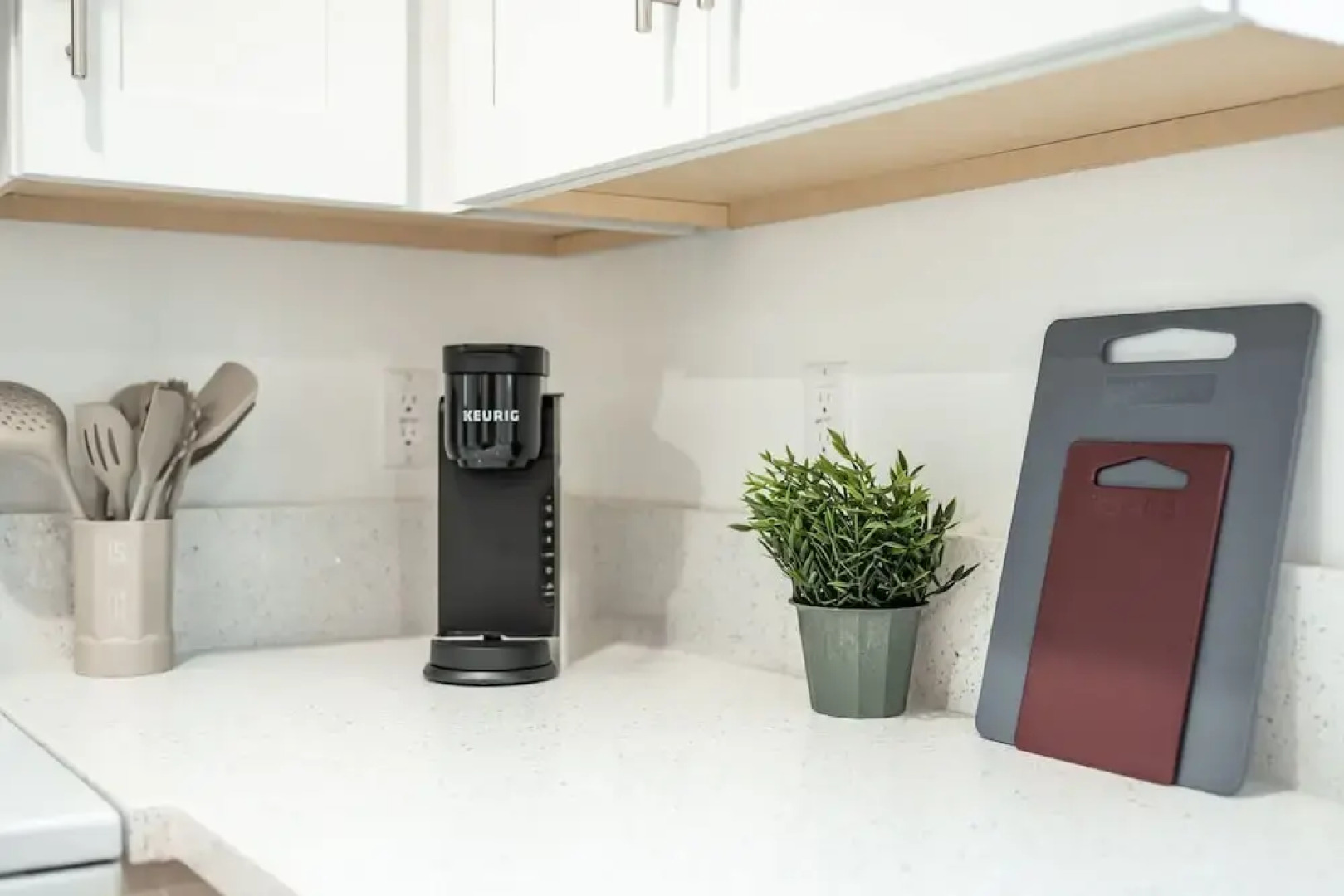 Cozy Modern Stay in Alhambra 30plus Days Welcome