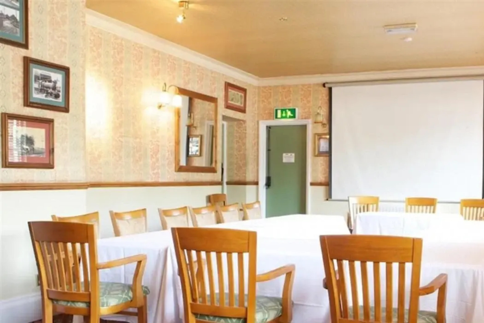 Radstock Hotel – RelaxInnz