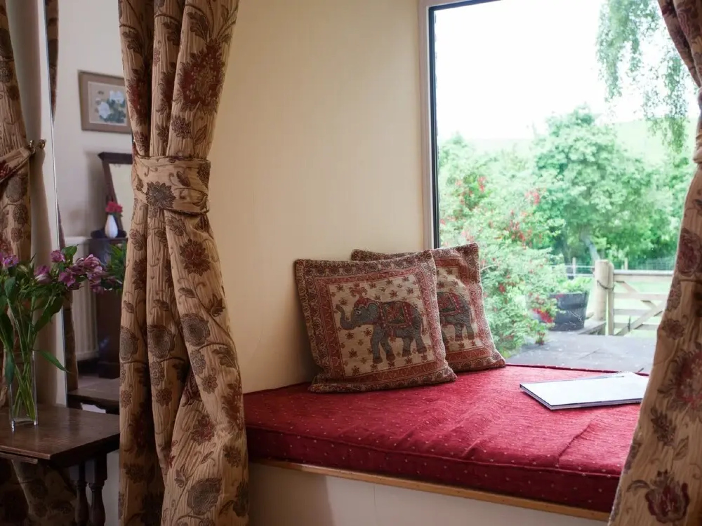 The Coach House - Guest House