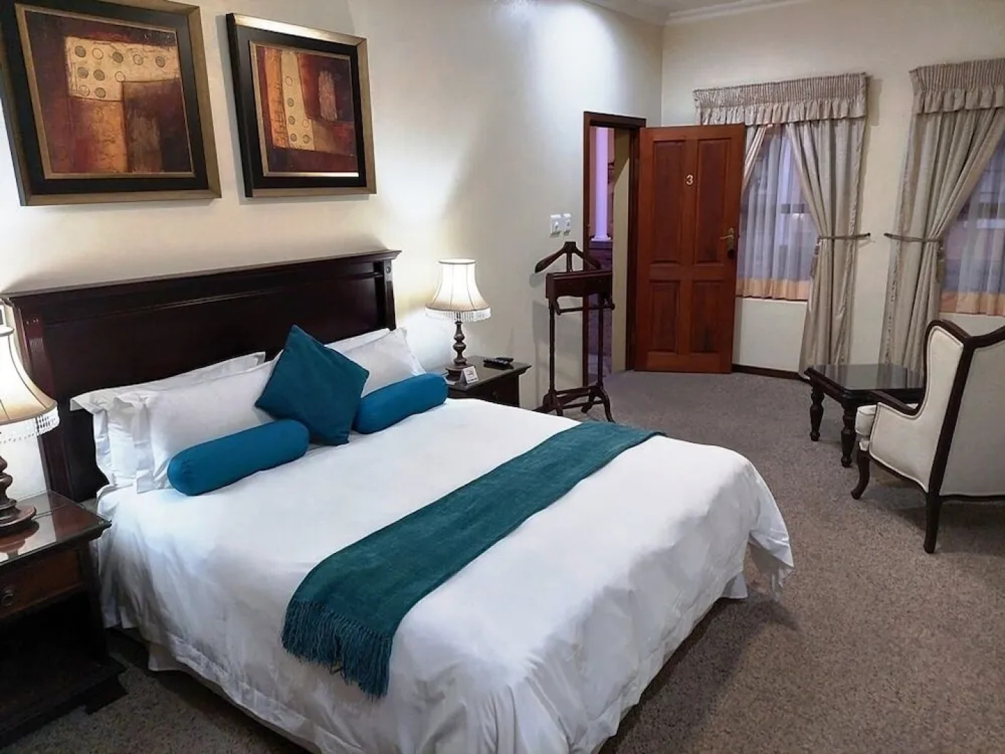 26 On Chamberlain Guest House