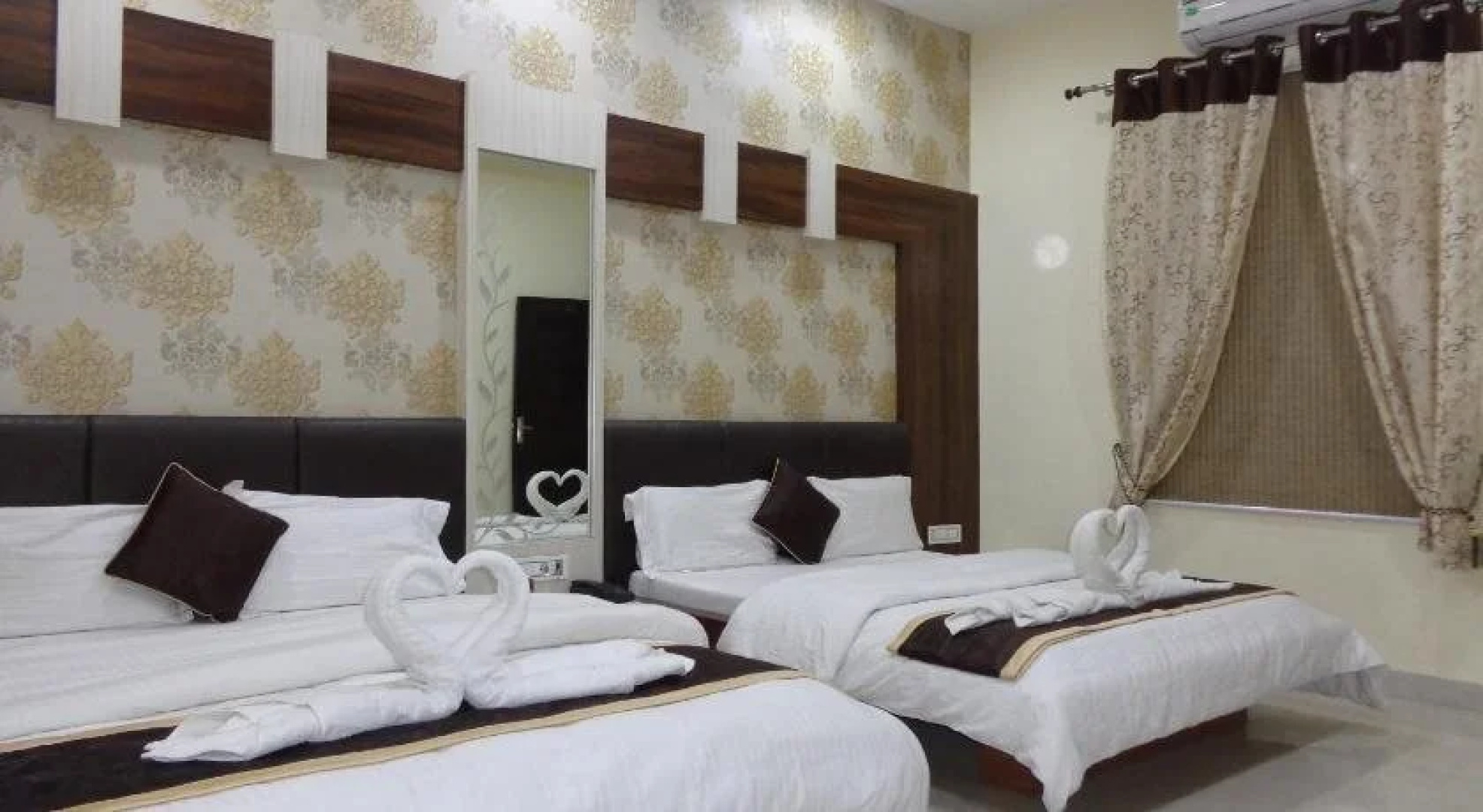 Hotel Prakshi Palace