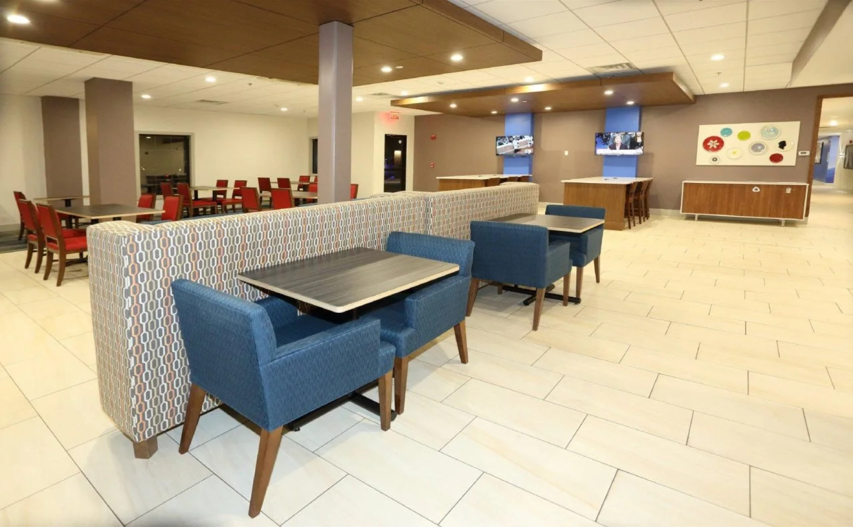 Holiday Inn Express & Suites Newport News by IHG