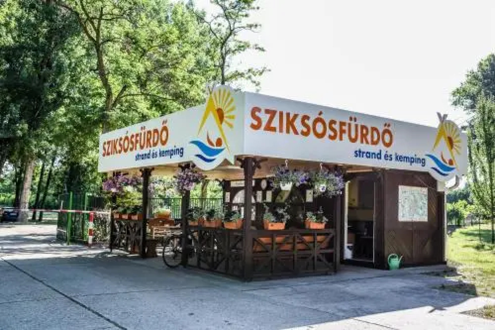 Sziksósfürdő Strand és Kemping