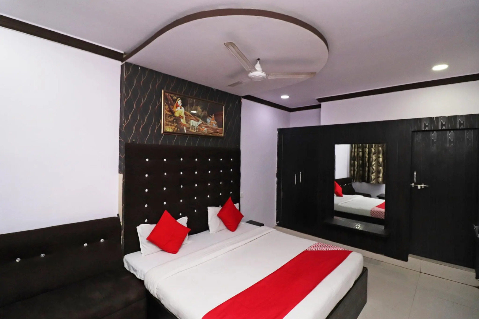 OYO 43850 Hotel Mn Galaxy