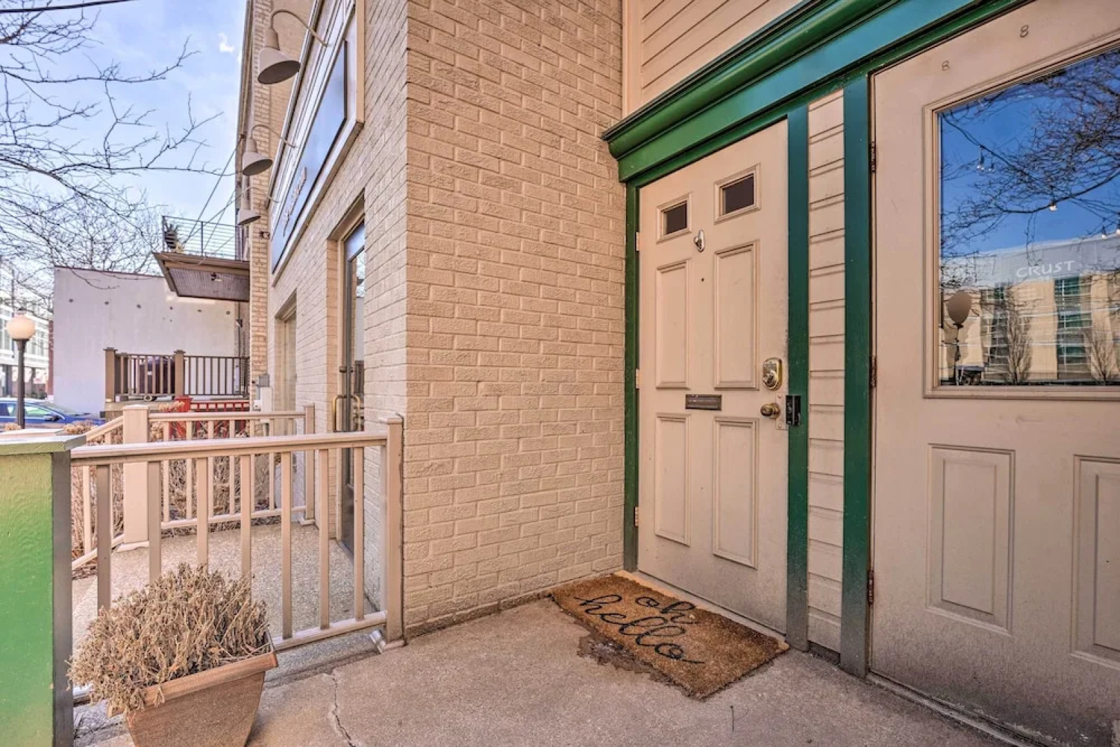 Charming Dtwn Holland Escape: Above Crust 54!