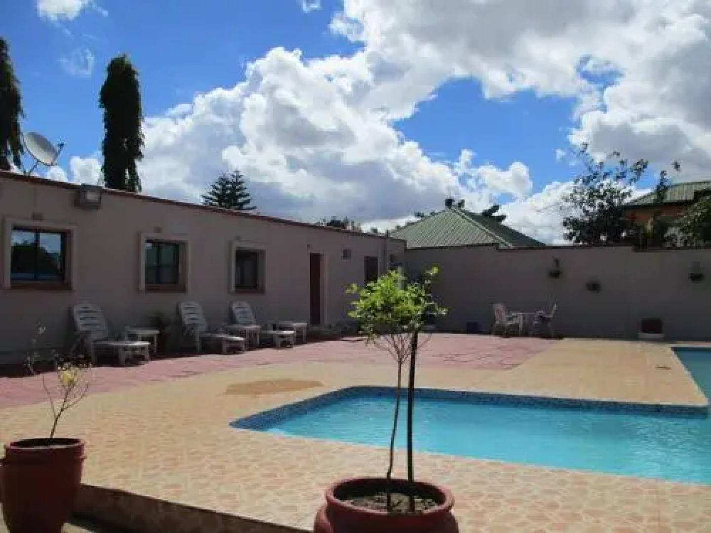 Avon Garden Apartments